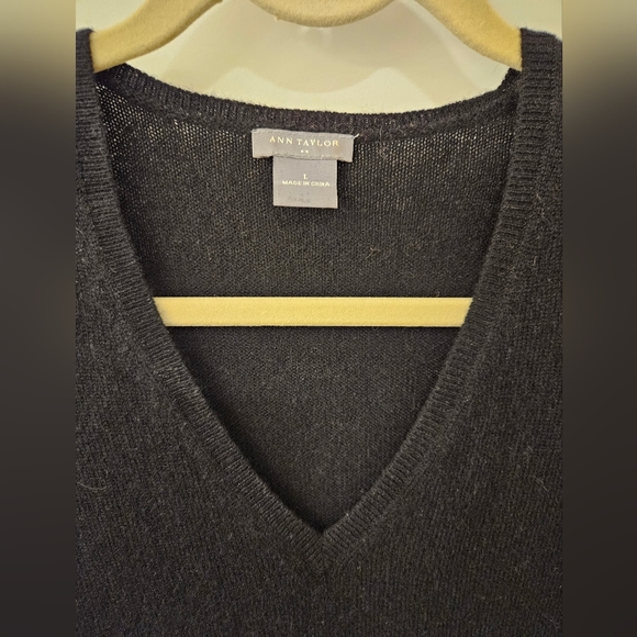 NWOT - Cashmere Ann Taylor Black Sweater - Size L - Picture 3 of 7